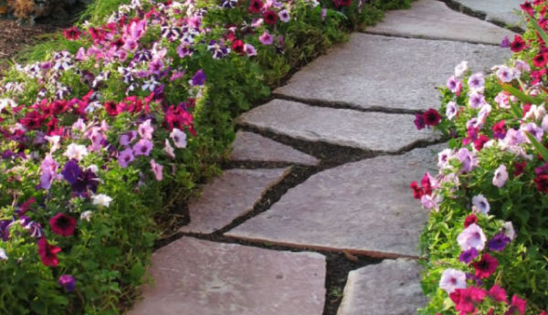 Jalan setapak batu alami